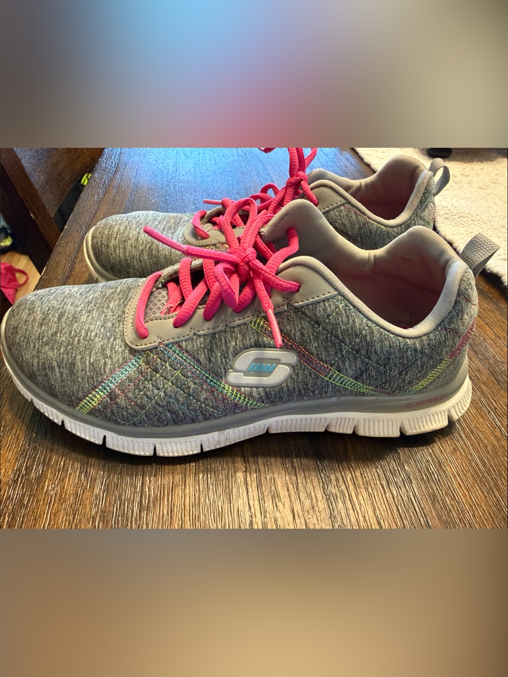 Skechers Women’s Gray Knit Athletic Sneakers with Pink Laces size 8